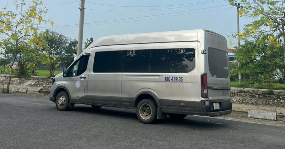 Xe Limousine Ý Yên – Nội Thất Sang Trọng, Đưa Đón Riêng Theo Yêu Cầu